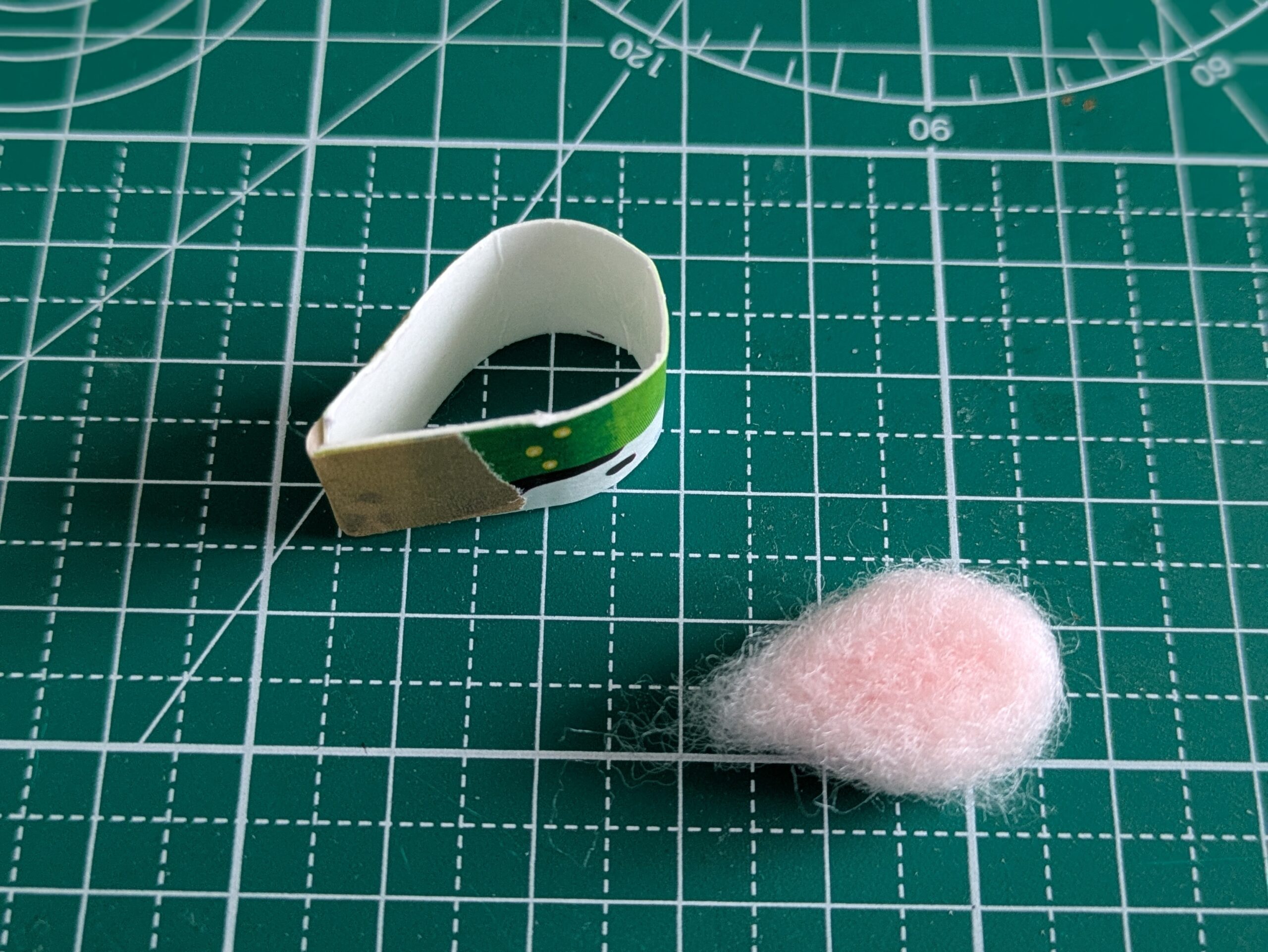 羊毛フェルト 桜 花びら 型から取り出す 作り方 手順