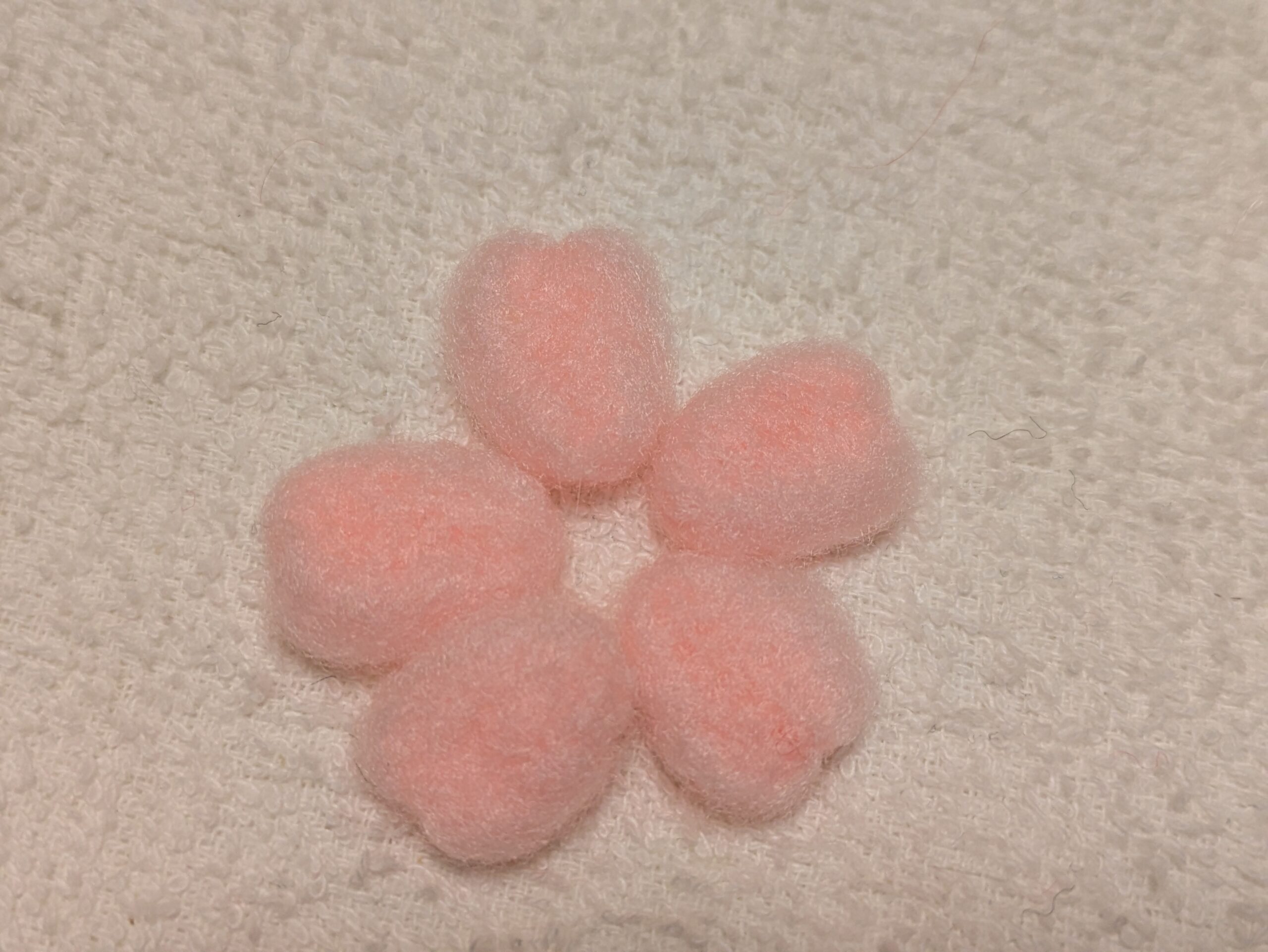羊毛フェルト 桜 花びら 接着 円形 並べ方 作り方