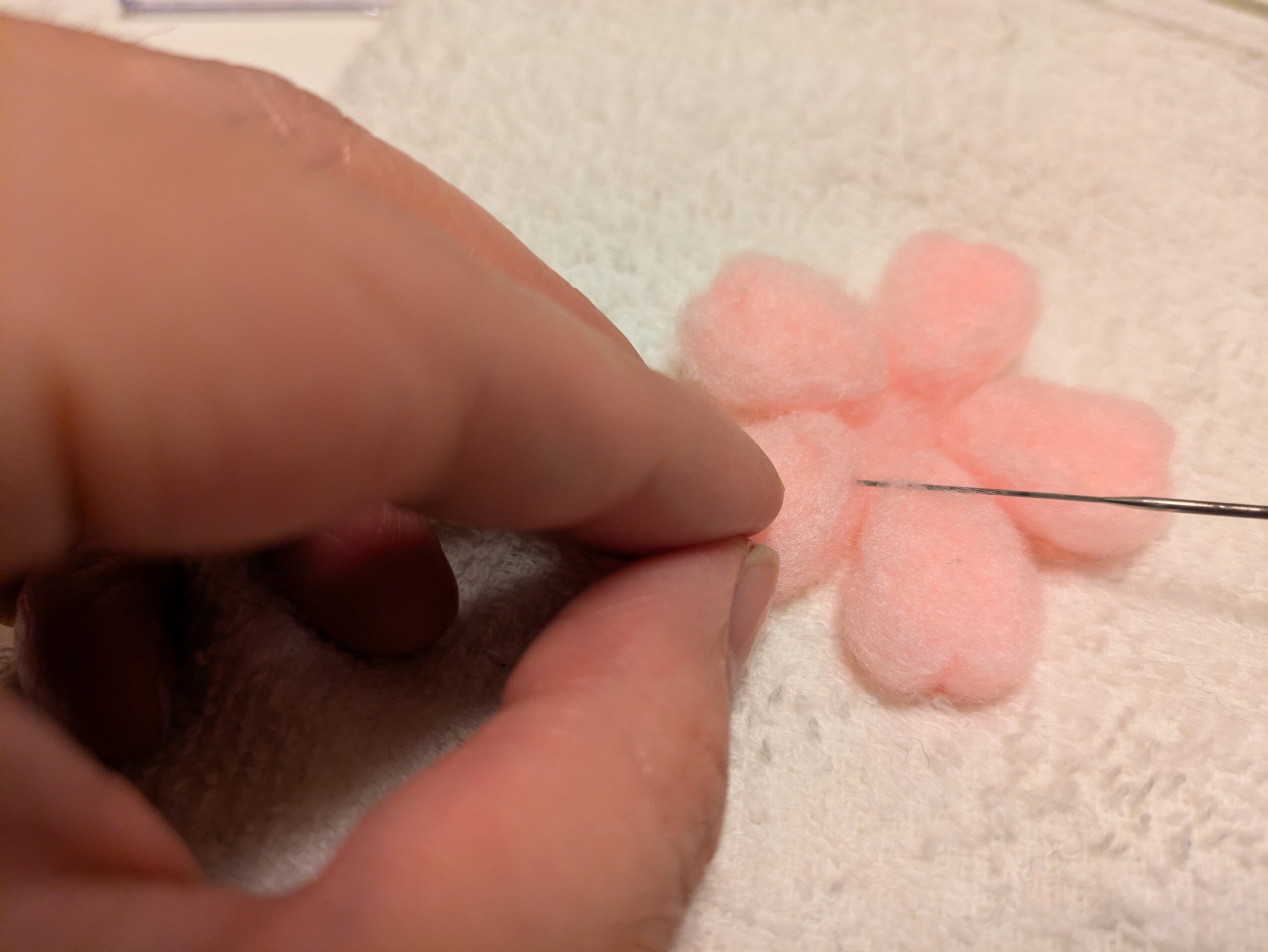 羊毛フェルト 桜 花びら 接着 円形 並べ方 作り方
