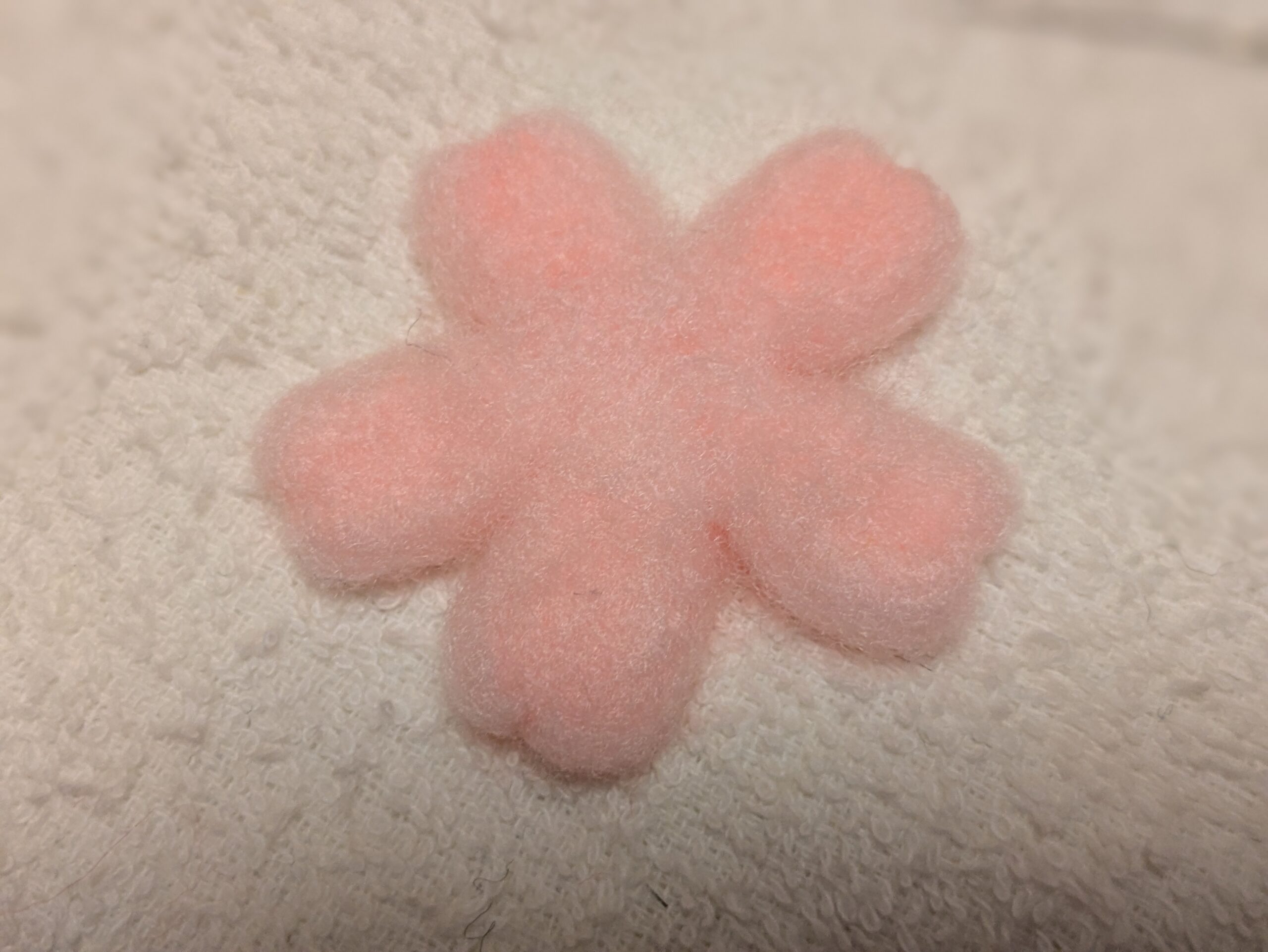 羊毛フェルト 桜 花びら 接着 円形 並べ方 作り方