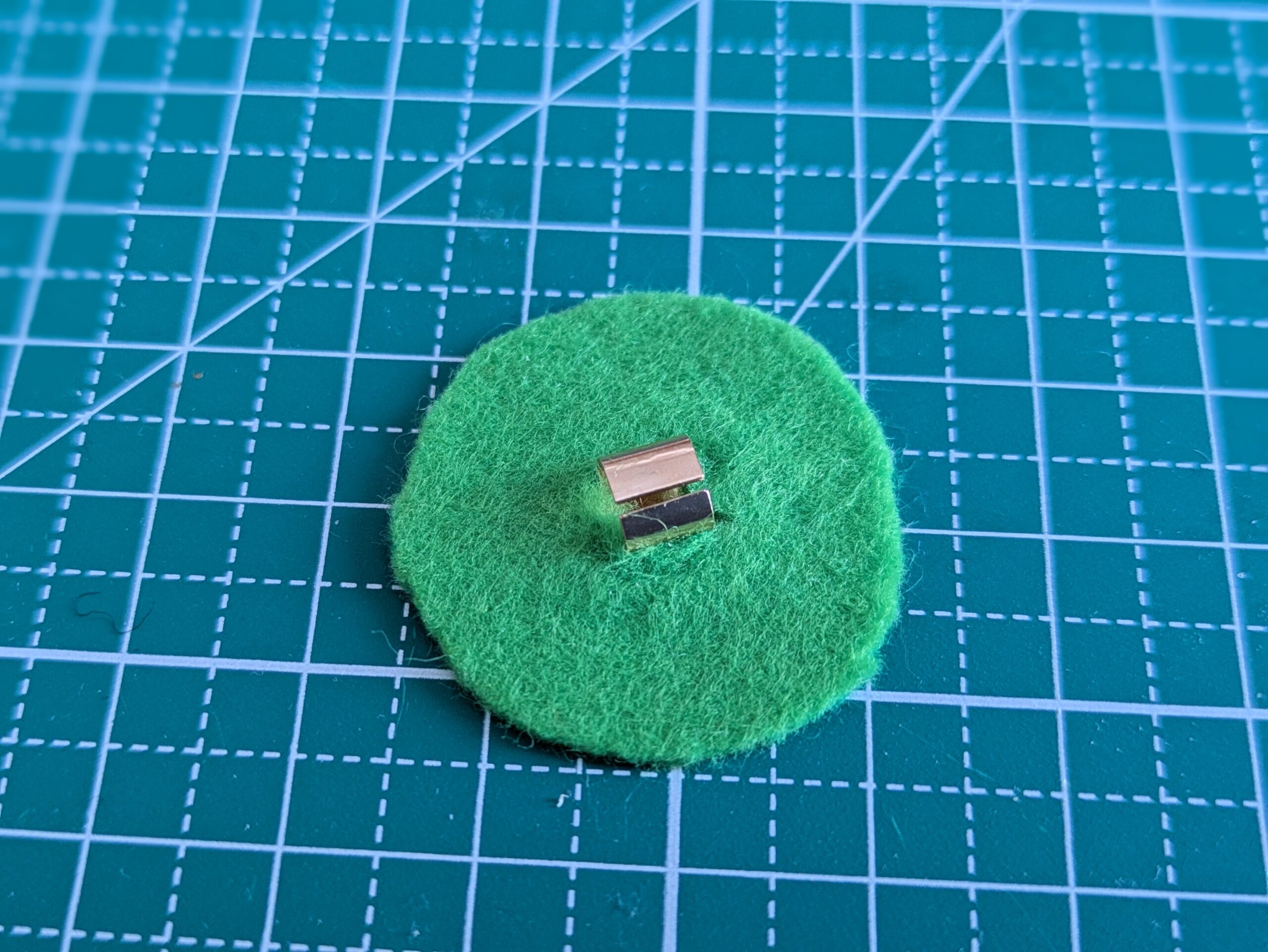 ヘアゴム 金具 フェルト 接着 方法 作り方