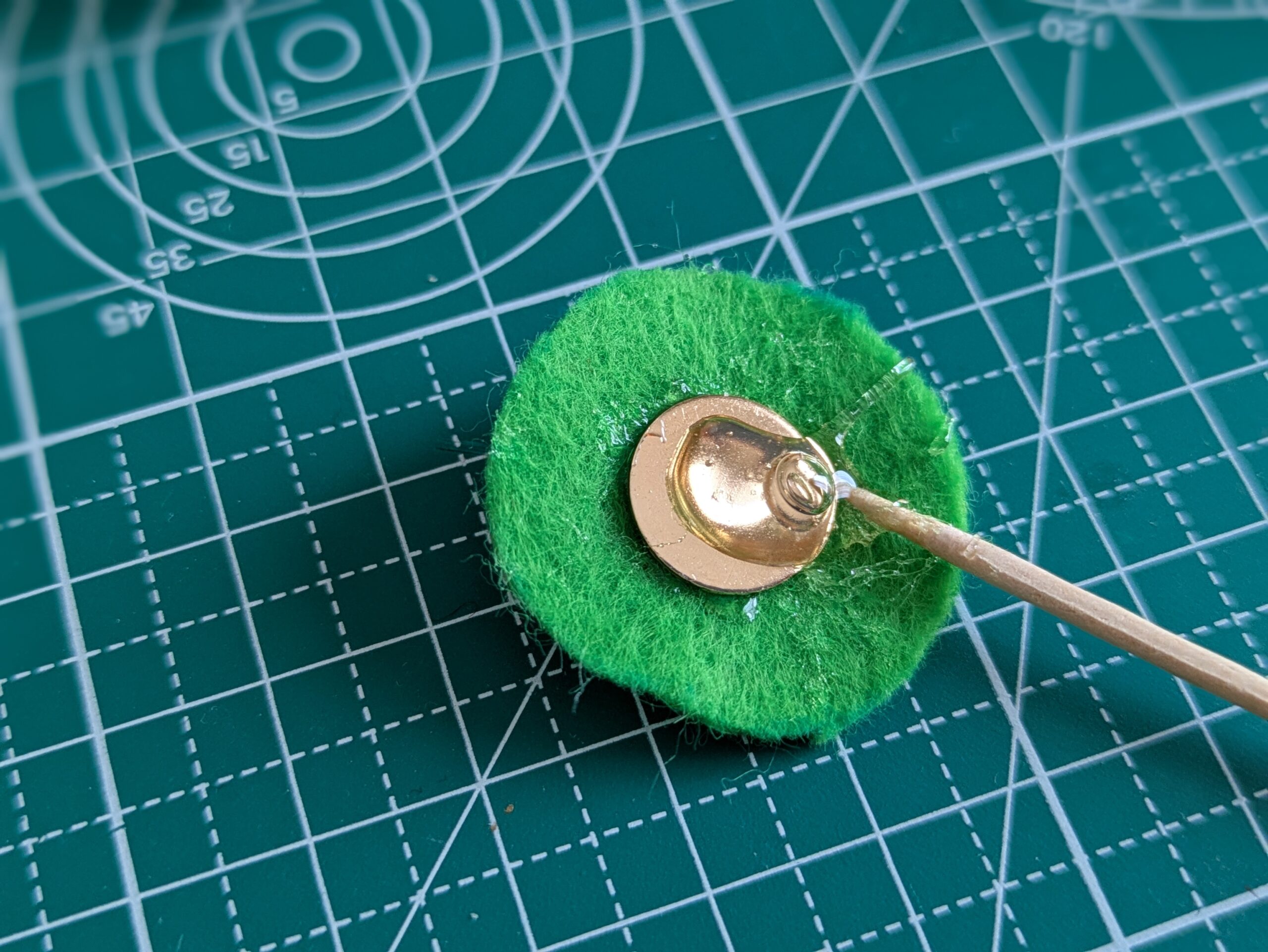 羊毛フェルト 桜 フェルト 土台 接着 方法